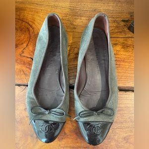 Chanel Gray Suede/Patent Leather Toe Bow Ballet Flats  37.5
